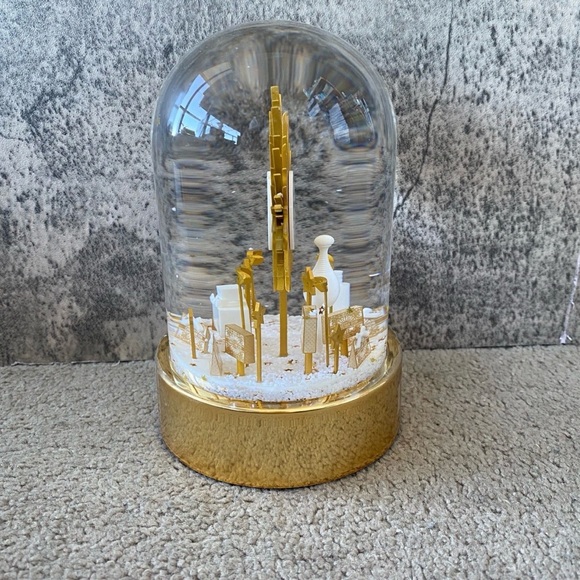 🎄✨ Christian Dior 2024 Holiday Snow Globe – NEW IN BOX ✨🎄 - Picture 7 of 11